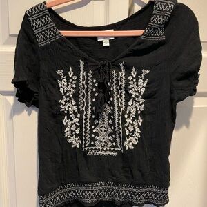 American Eagle Black and White Boho Tie String Blouse‎